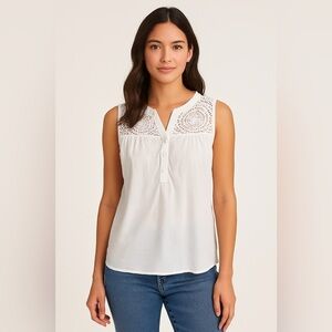 NEW- NWT Chaudry White Sleeveless Eyelet Blouse | Size S